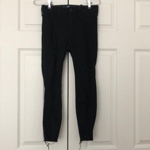 Hollister High Rise Crop Jean legging in Black. Size 3S waist 26